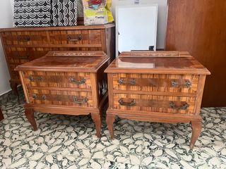 Mesitas de noche de madera y cristal