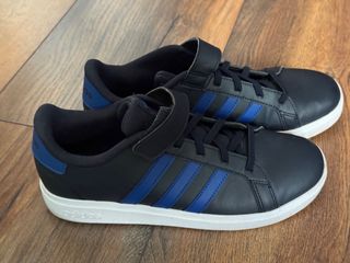 Zapatillas Adidas negras y azules