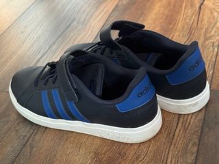 Zapatillas Adidas negras y azules