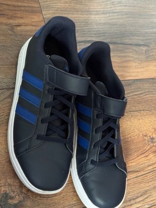 Zapatillas Adidas negras y azules
