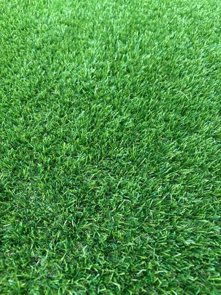 Césped artificial verde