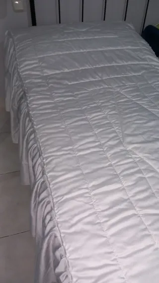 Edredón de satén blanco