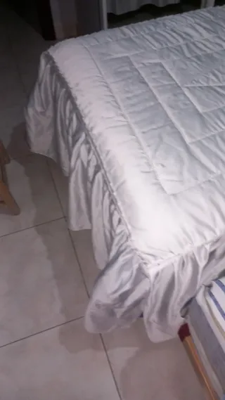 Edredón de satén blanco