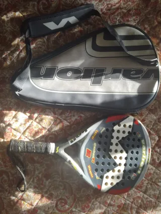 Raqueta de pádel Varlon con funda