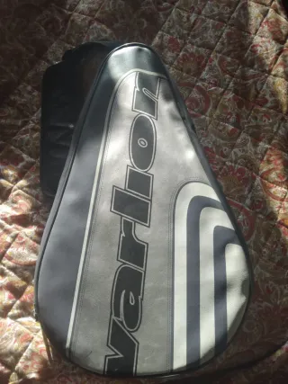 Raqueta de pádel Varlon con funda