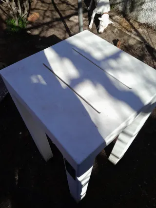 Mesa alta blanca exterior