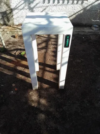 Mesa alta blanca exterior