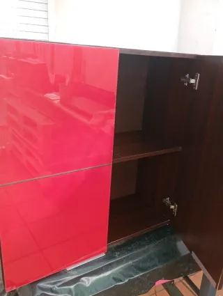 Mueble comedor rojo cristal