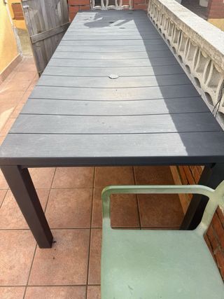 Mesa de patio negra