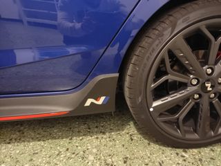 Pegatinas 3D para el faldón de i20N