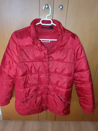 Cazadora acolchada roja