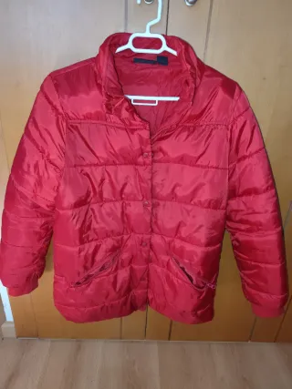 Cazadora acolchada roja
