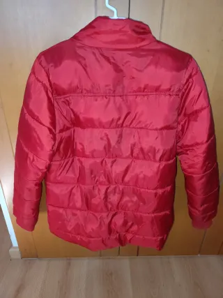 Cazadora acolchada roja