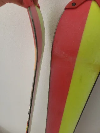 Esquís Wedze con fijaciones