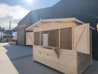 Alquiler kiosco de madera.