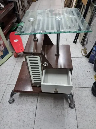 Mesa auxiliar cristal y madera