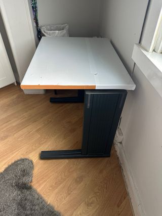 Escritorio blanco y negro