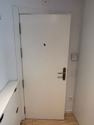 Puerta entrada casa blanca 203x82