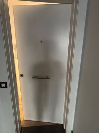 Puerta entrada casa blanca 203x82