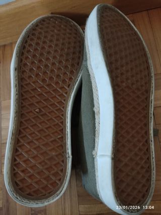 Zapatillas tela verde talla 39.