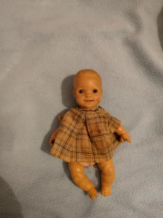 Muñeca antigua de vinilo