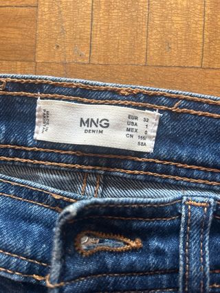 Pantalón vaquero flare azul