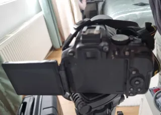 Cámara Nikon D5300 + Objetivo Nikkor 18-140