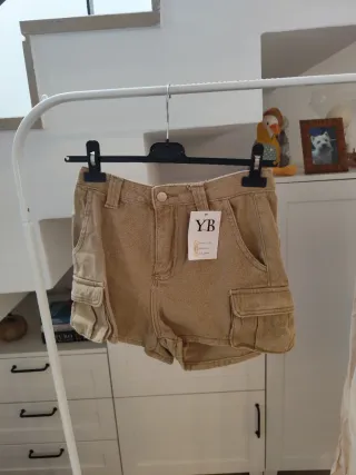 Pantalones cortos cargo beige