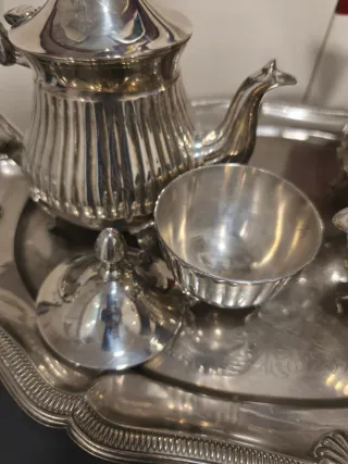 Juego de café de metal plateado