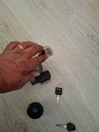 Bombín Suzuki Burgman 125/200 + Llaves