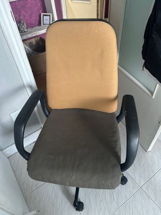 Silla de oficina beige y marrón