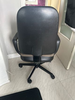 Silla de oficina beige y marrón