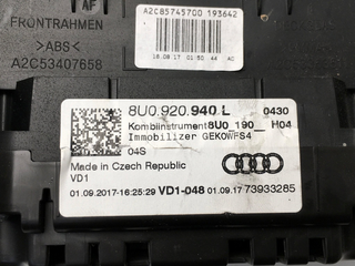 Cuadro instrumentos Q3 8U 8U0920940L