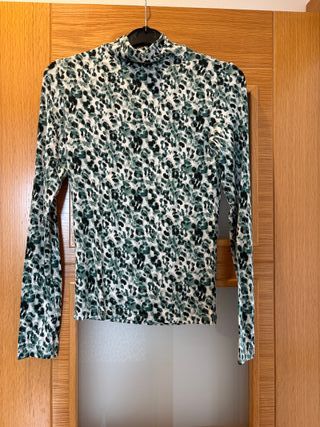 Camiseta manga larga cuello alto animal print