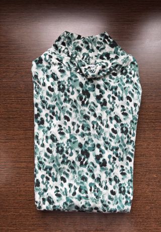 Camiseta manga larga cuello alto animal print