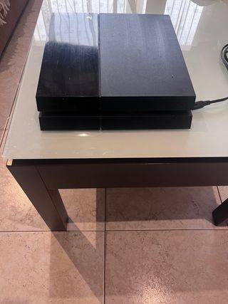 PS4 (PlayStation 4) Negra con Mando