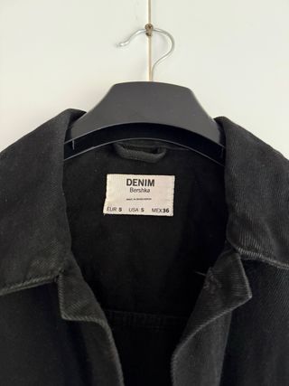 Cazadora vaquera negra Bershka