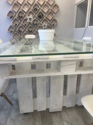 Mesa preciosa y unica de madera con ruedas. 12 pax
