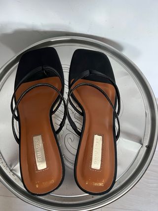 Tacones tipo chancla negros