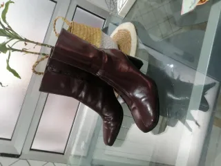 Botines color vino. Pull Bear