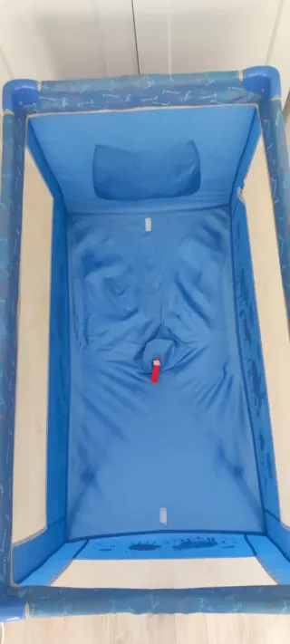 Parque cuna azul infantil