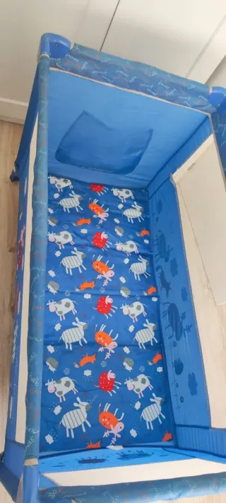 Parque cuna azul infantil