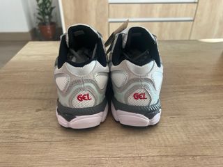 Asics Gel Gris y Blanco