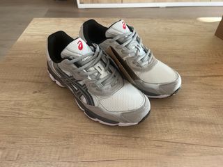 Asics Gel Gris y Blanco