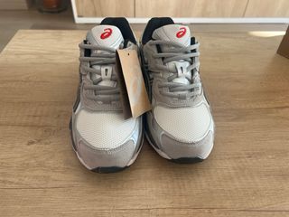 Asics Gel Gris y Blanco