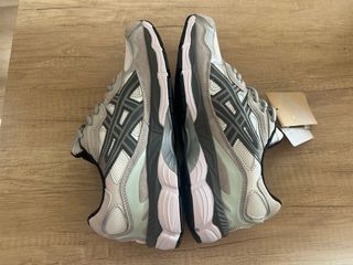 Asics Gel Gris y Blanco