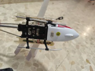 Helicóptero de juguete con mando