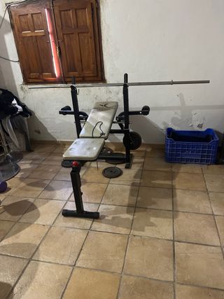Banco de pesas con barra gimnasio