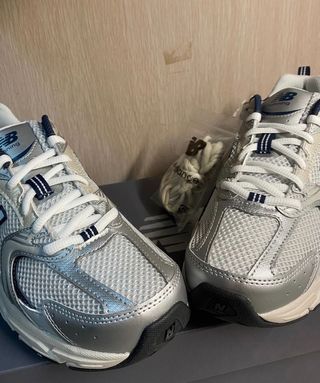 New Balance 530 Talla 40 Plata y Azul