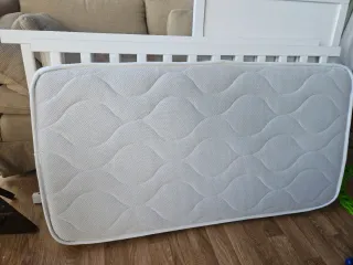 Cuna IKEA con colchón